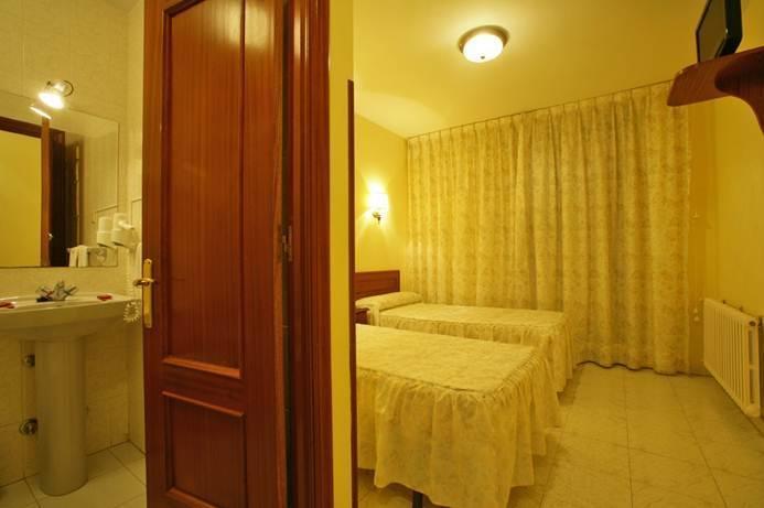 Hotel Monte Y Mar Colunga Ruang foto